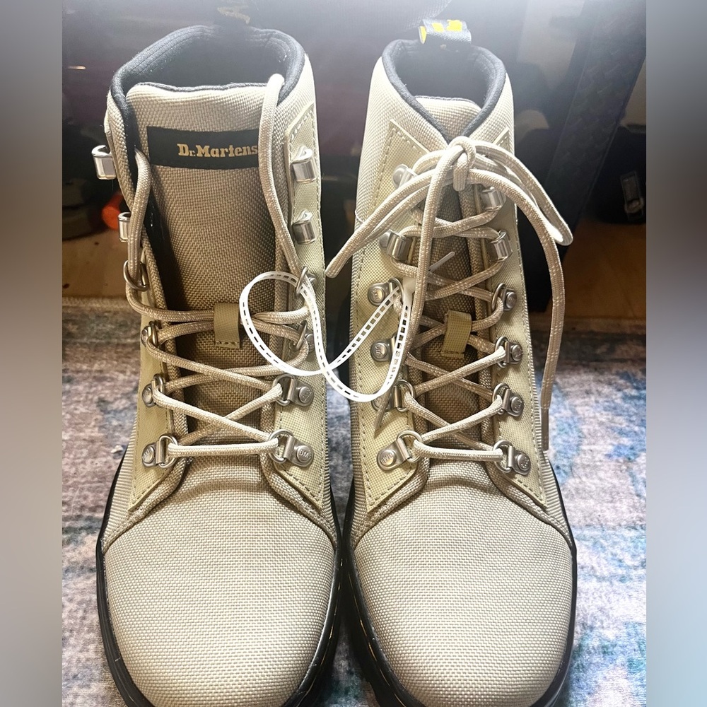 Dr Martens Women’s Cream Combat Boots Size 8 - Picture 4 of 9